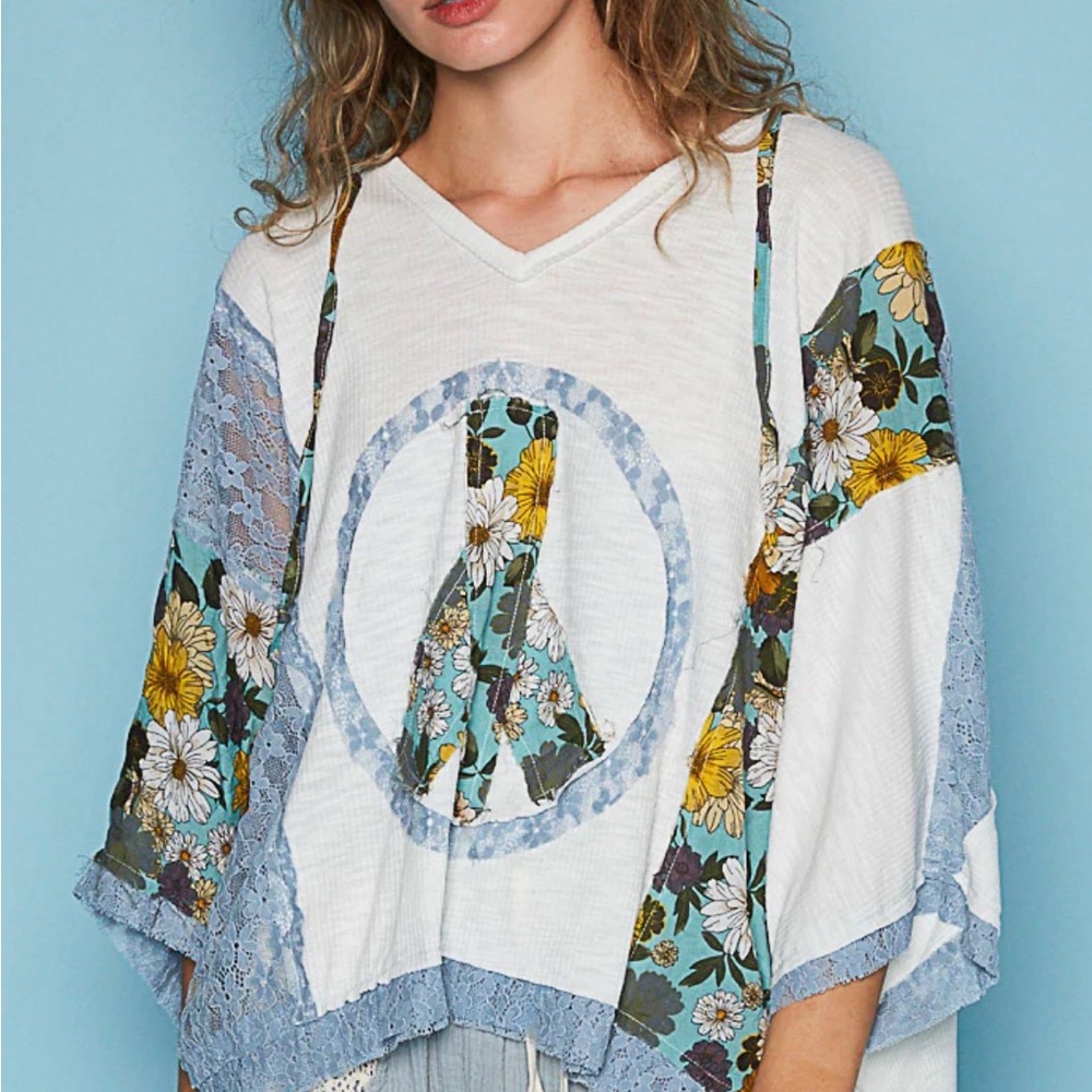 POl Boho Floral Peace Sign V-Neck Cropped HoodieTop in White and Teal